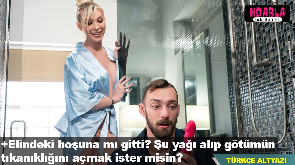 Travesti özel eşyalarını karıştırırken tesisatçıyı yakalıyor