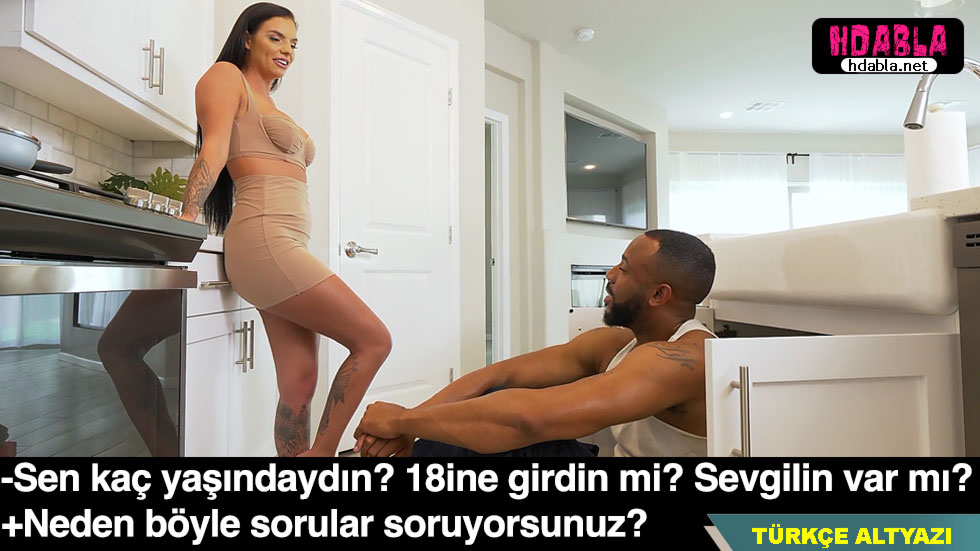 Lavabo tamiri için bize gelen babamın arkadaşı bana göz koydu