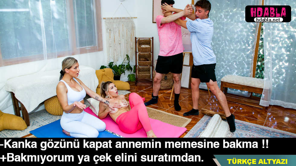 İki milf yoga yaparken oğullarına uygunsuz halde yakalanıyorlar